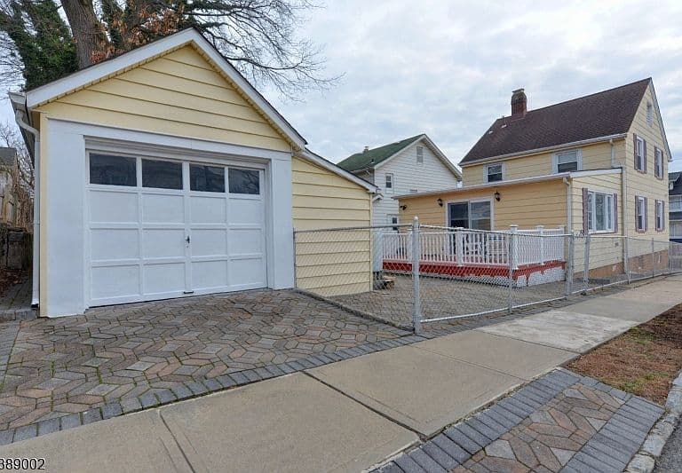 Listing photo 4
