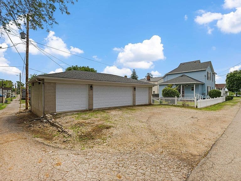 Listing photo 4