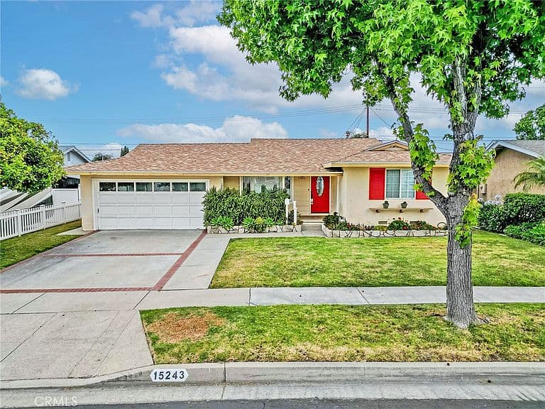 Listing photo 2