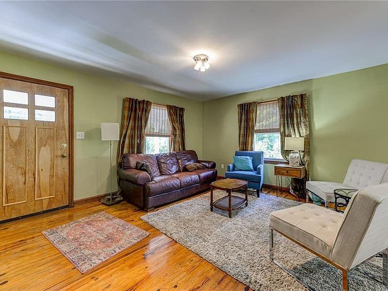 Listing photo 4