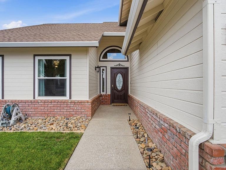 Listing photo 3
