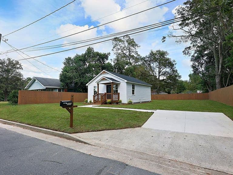 Listing photo 2