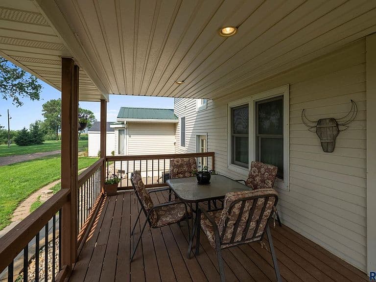 Listing photo 5