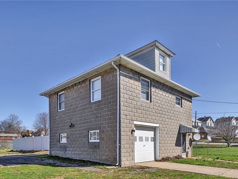 Listing photo 5