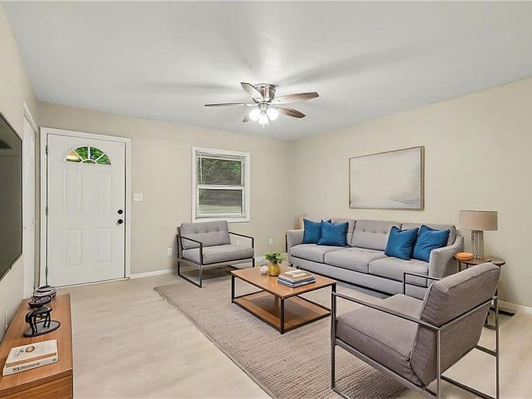 Listing photo 3