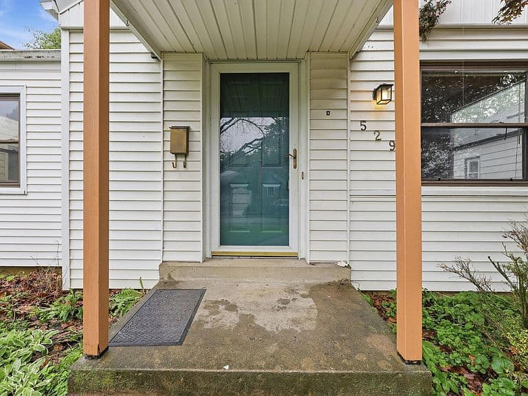 Listing photo 3