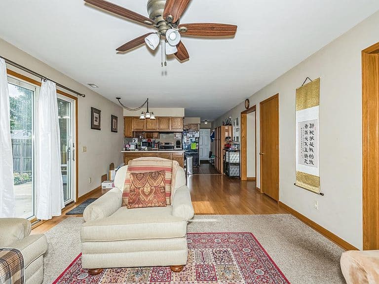 Listing photo 5