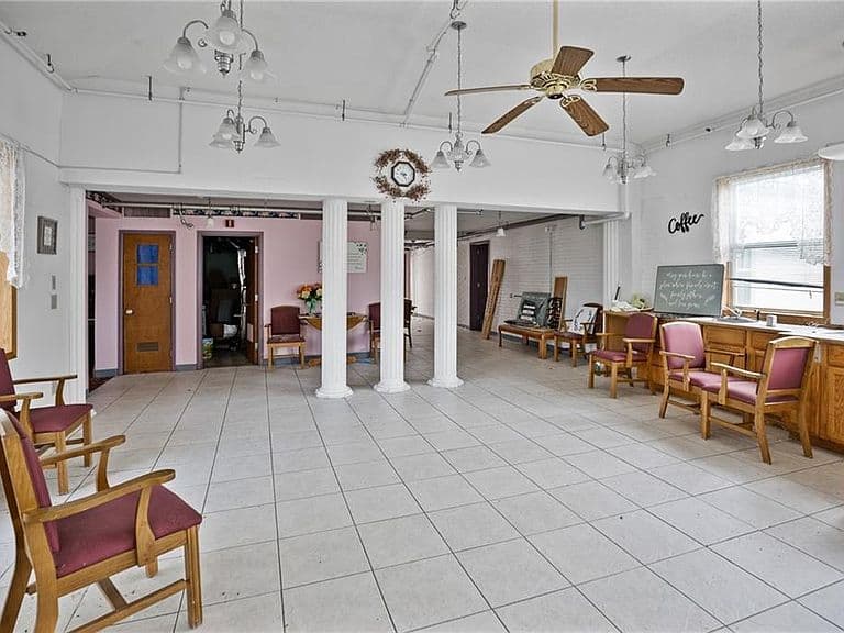 Listing photo 4