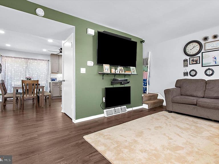 Listing photo 5