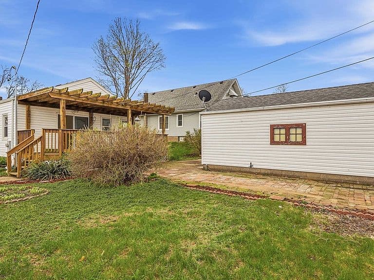 Listing photo 3