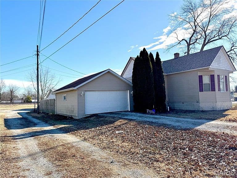 Listing photo 2