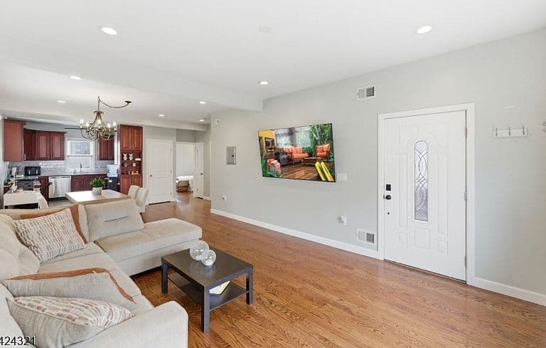 Listing photo 5
