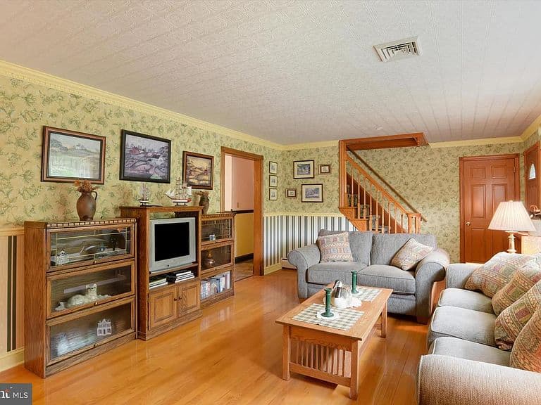 Listing photo 5