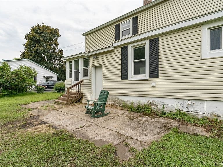 Listing photo 5