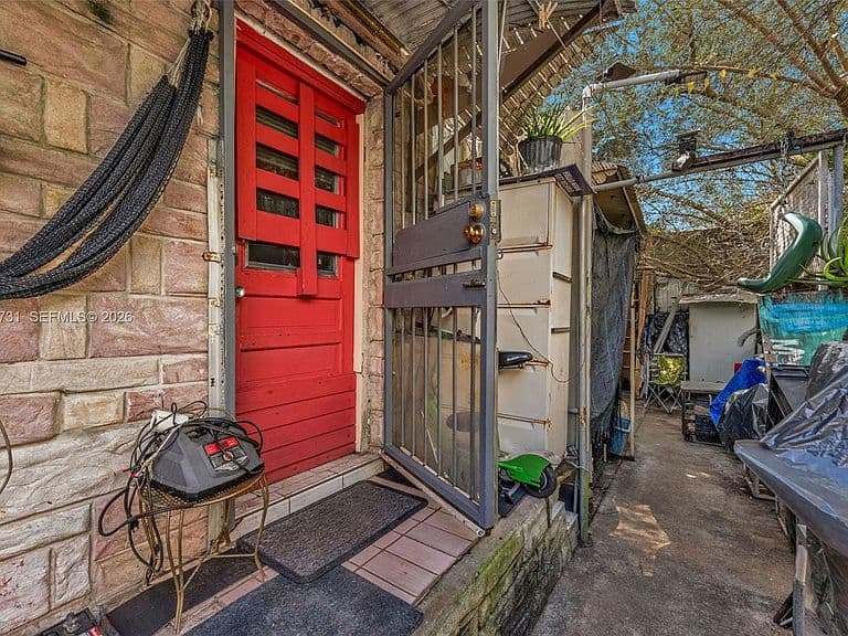 Listing photo 4