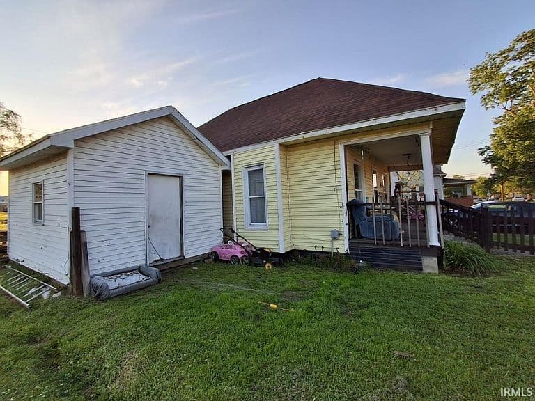 Listing photo 2