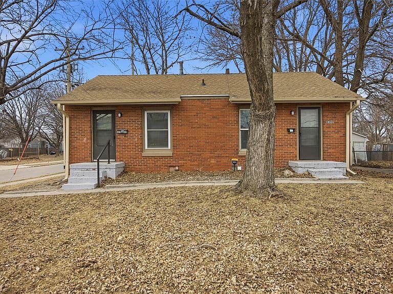 Listing photo 3