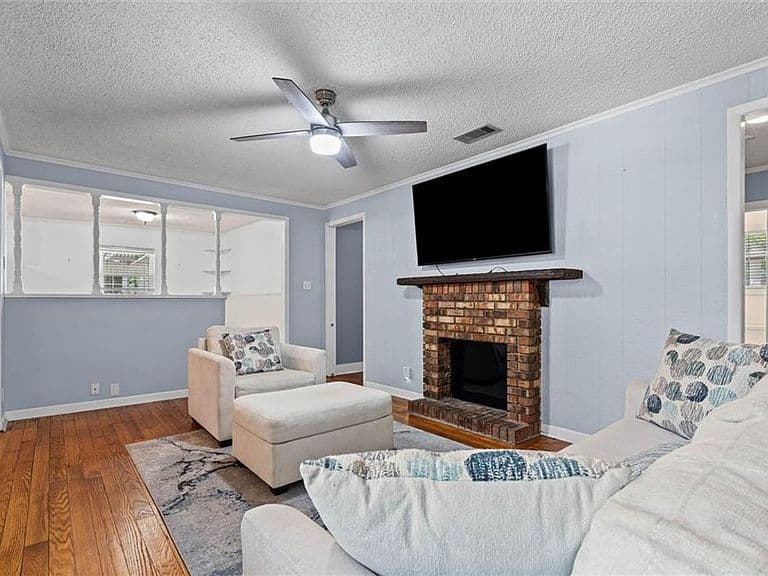 Listing photo 5