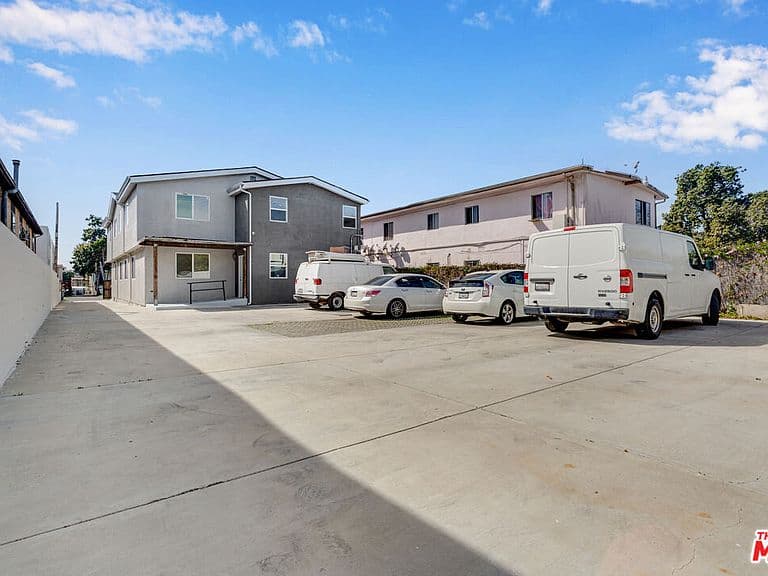 Listing photo 4