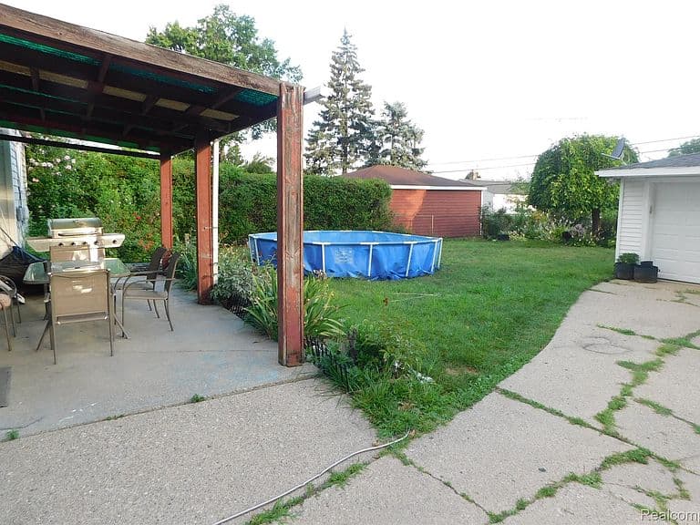 Listing photo 5