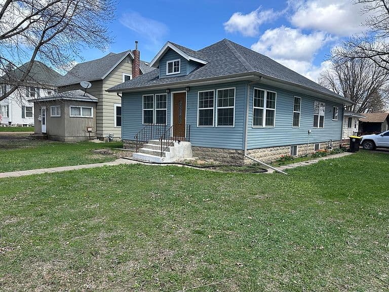 Listing photo 2