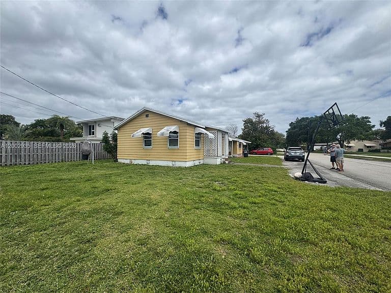 Listing photo 3