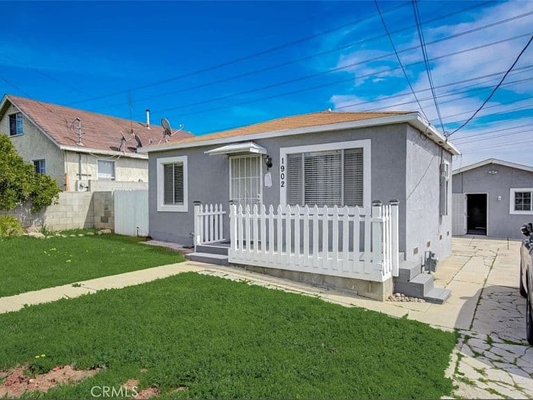 Listing photo 3