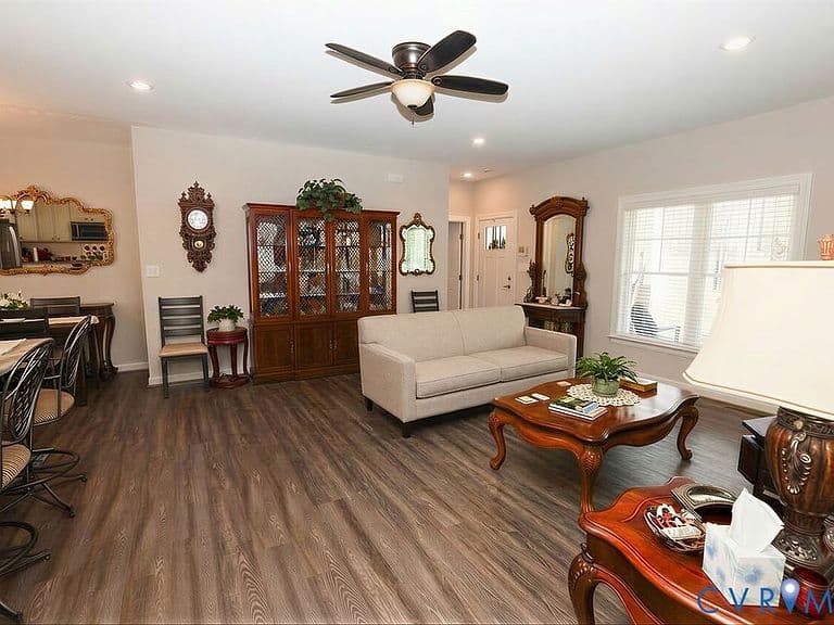 Listing photo 5