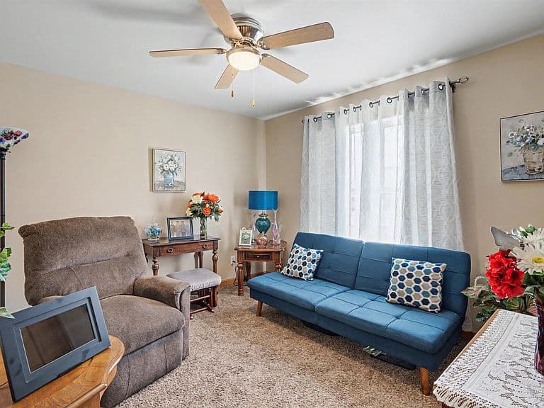 Listing photo 5