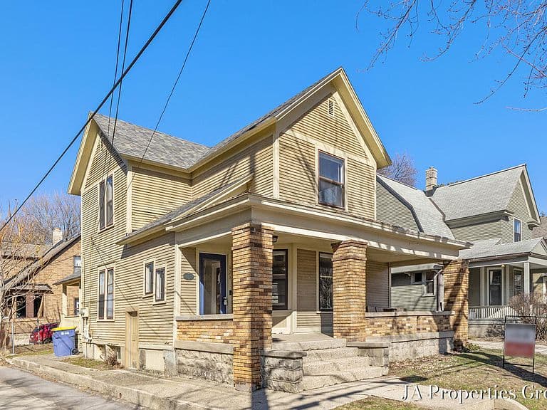 Listing photo 4