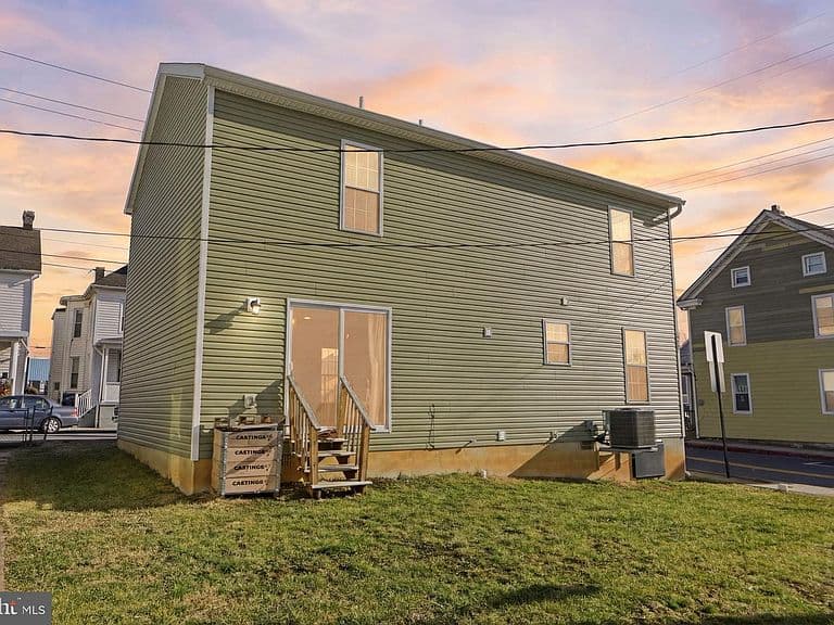 Listing photo 2
