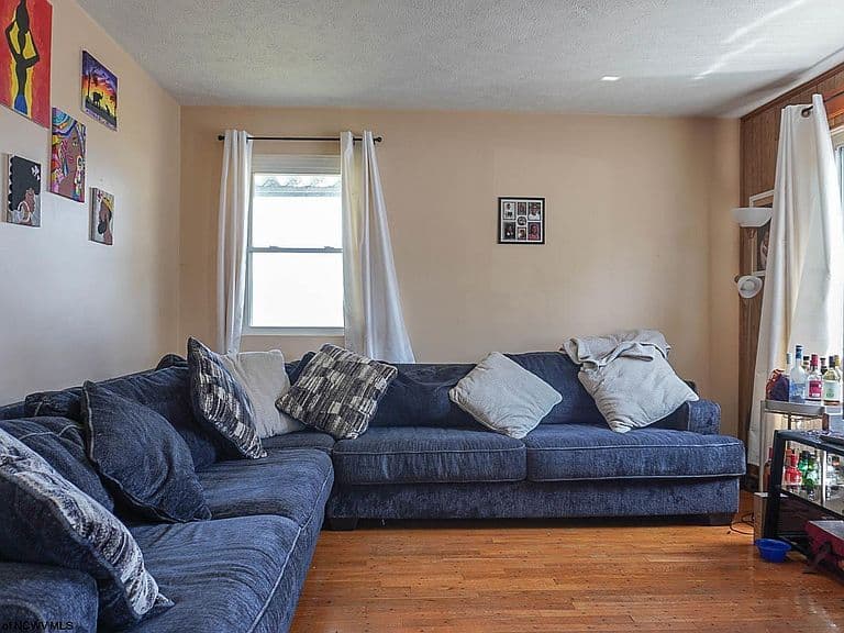 Listing photo 5
