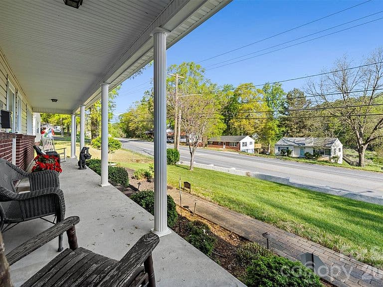 Listing photo 5