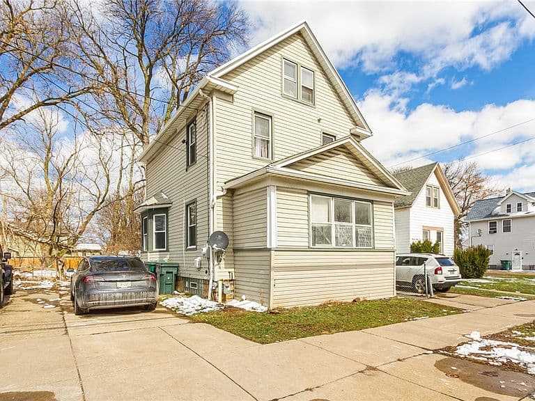 Listing photo 2