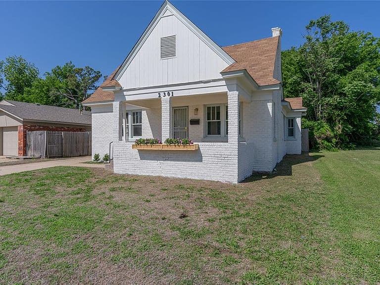 Listing photo 2