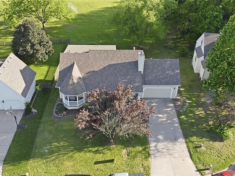 Listing photo 3