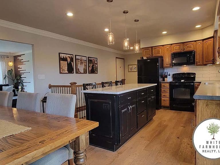 Listing photo 5