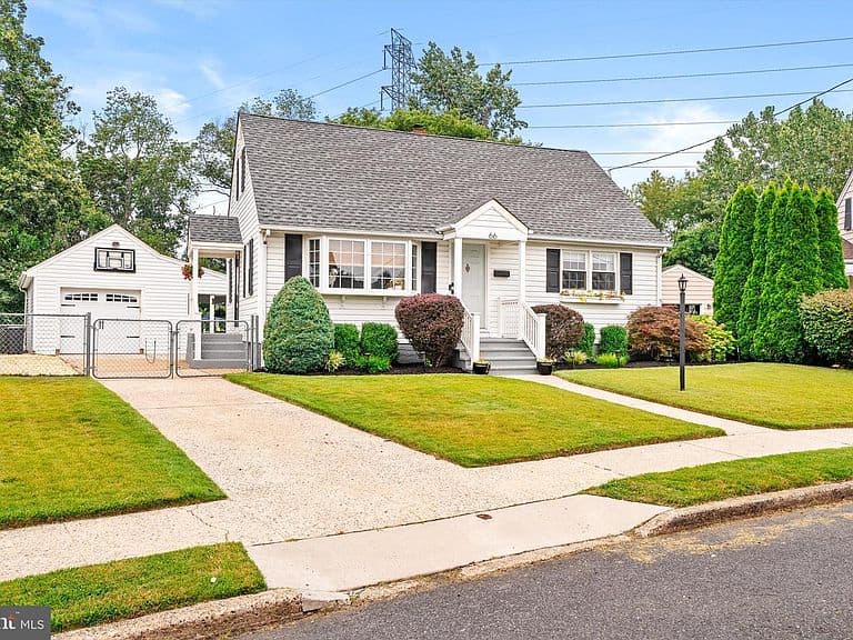 Listing photo 2