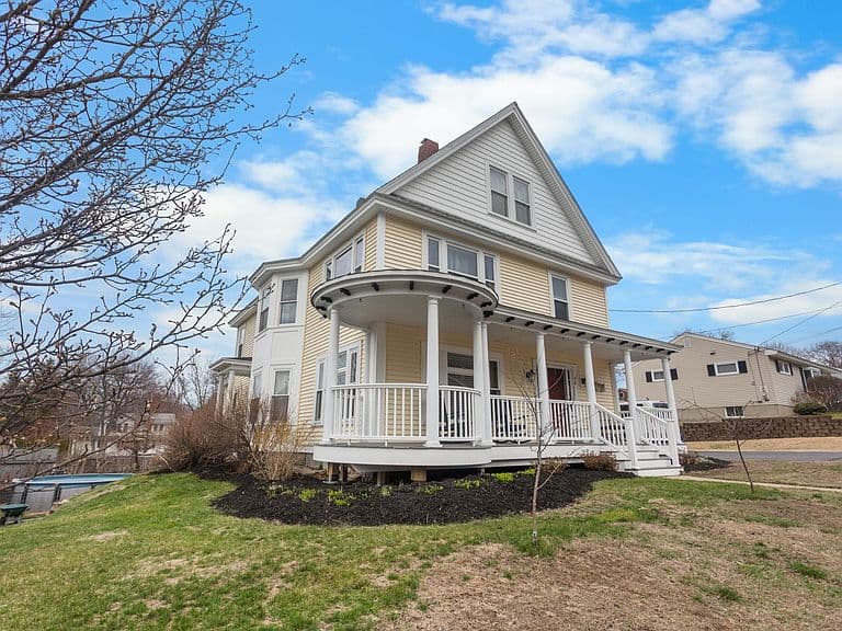 Listing photo 2