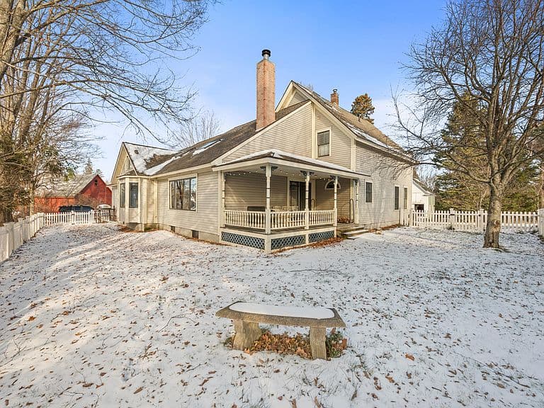 Listing photo 2