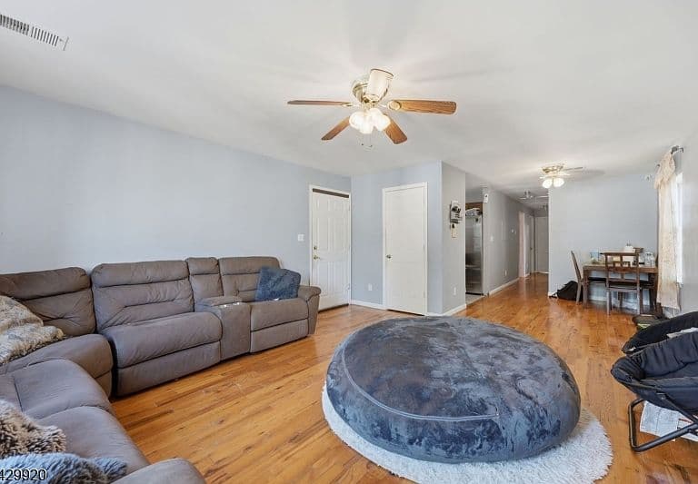 Listing photo 5