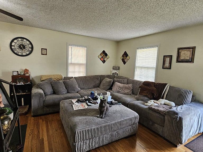 Listing photo 4