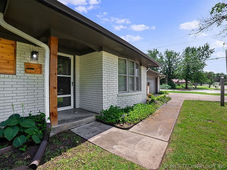 Listing photo 4