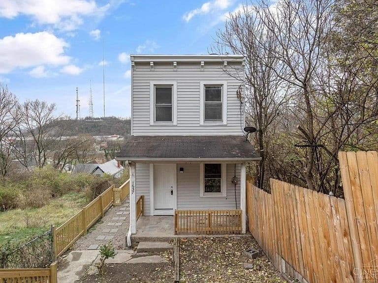 Listing photo 2
