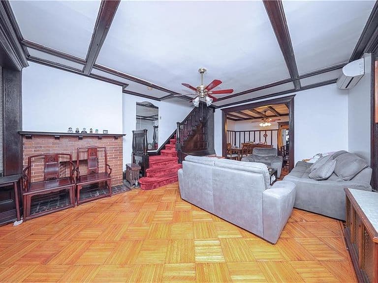 Listing photo 5