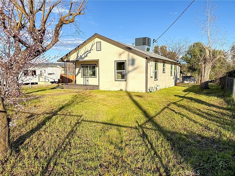 Listing photo 4