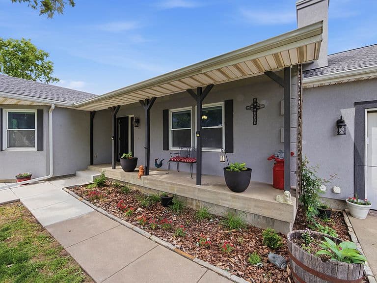 Listing photo 4