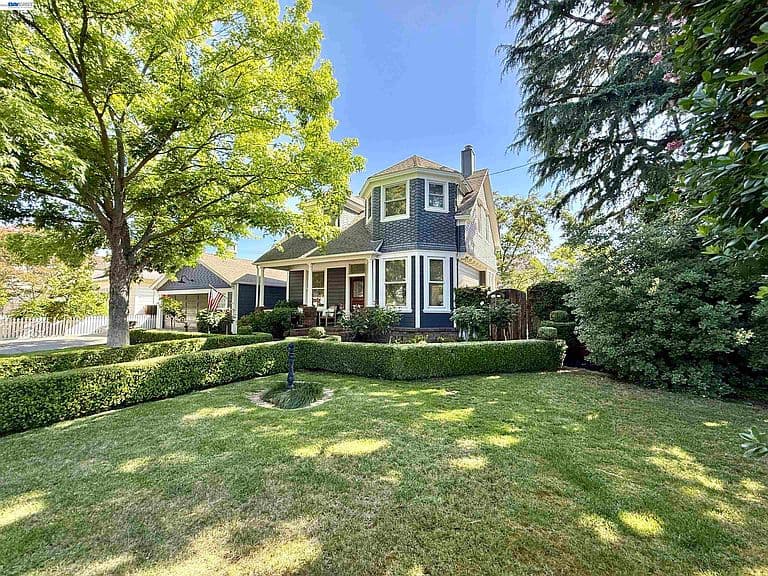 Listing photo 3