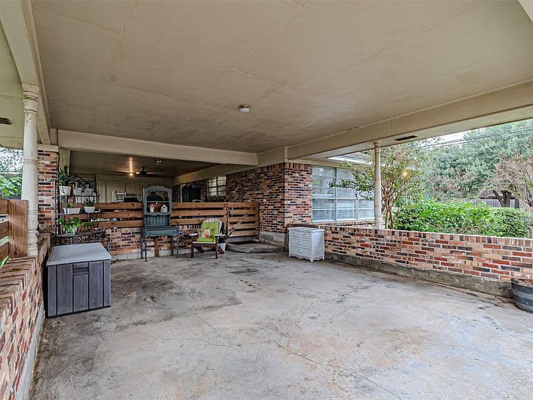 Listing photo 4