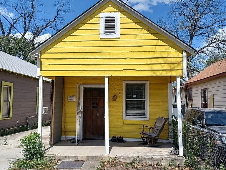 Listing photo 3